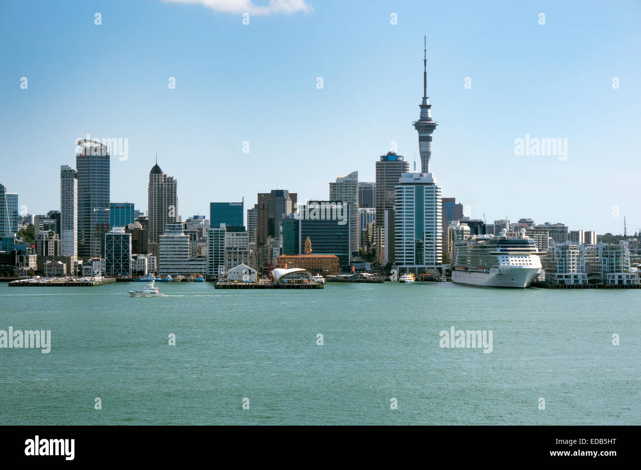 Panorama of Auckland City, New Zealand looking south across Waitemata Harbour from the North Shore Stock Photo