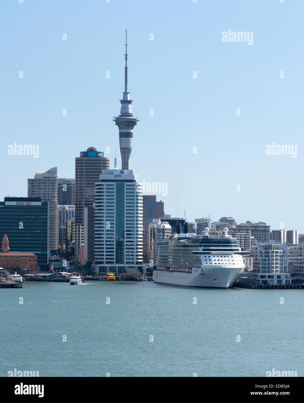 Panorama of Auckland City, New Zealand looking south across Waitemata Harbour from the North Shore Stock Photo