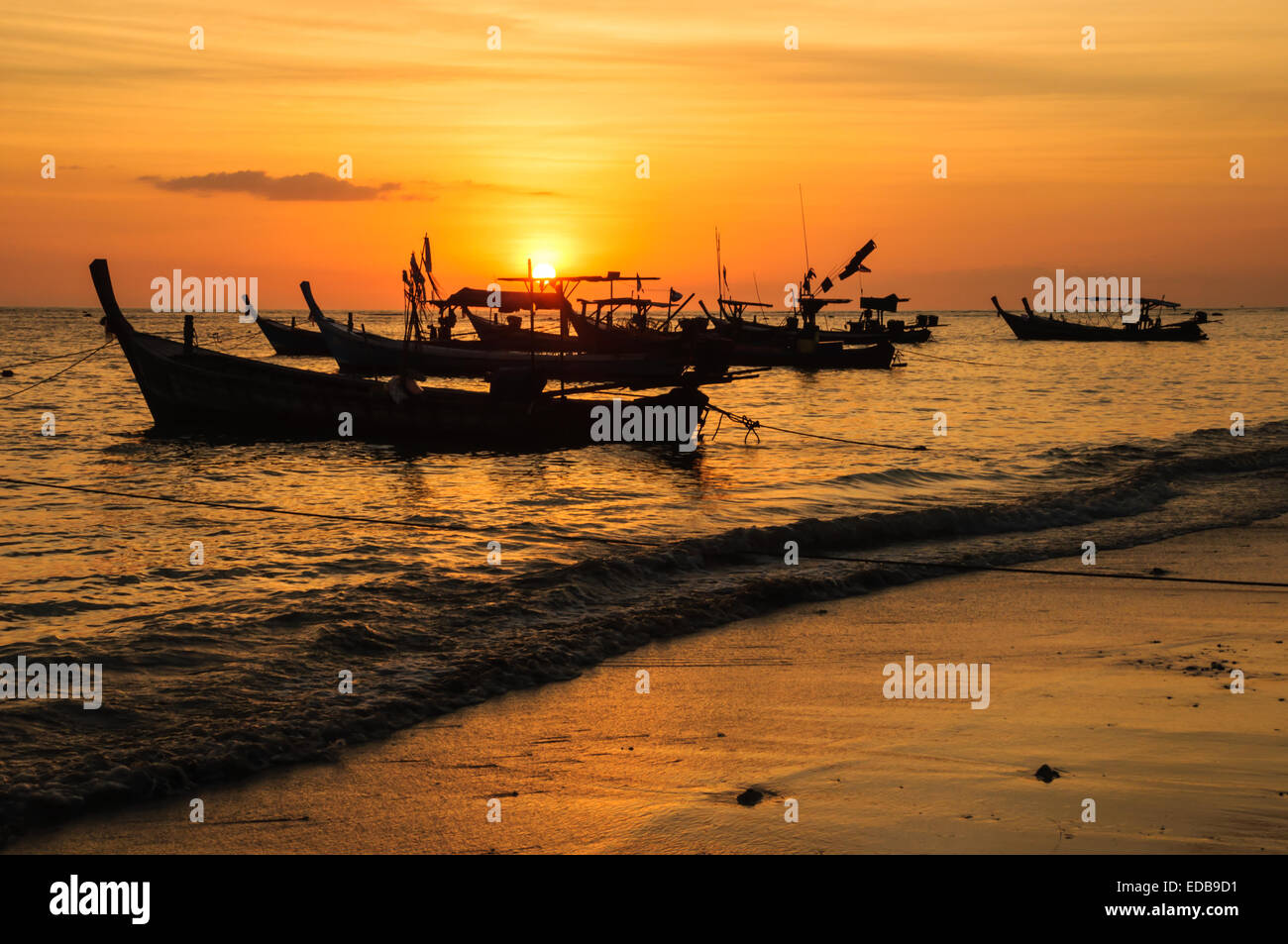 Silhouette boat at beach and sunset Stock Photo - Alamy