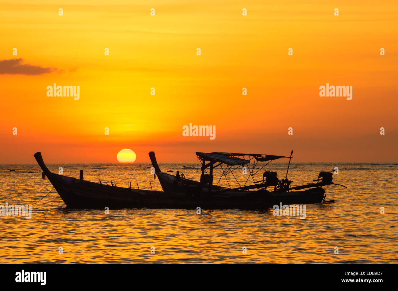 Silhouette boat at beach and sunset Stock Photo - Alamy