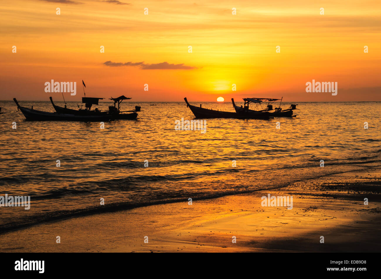Silhouette boat at beach and sunset Stock Photo - Alamy