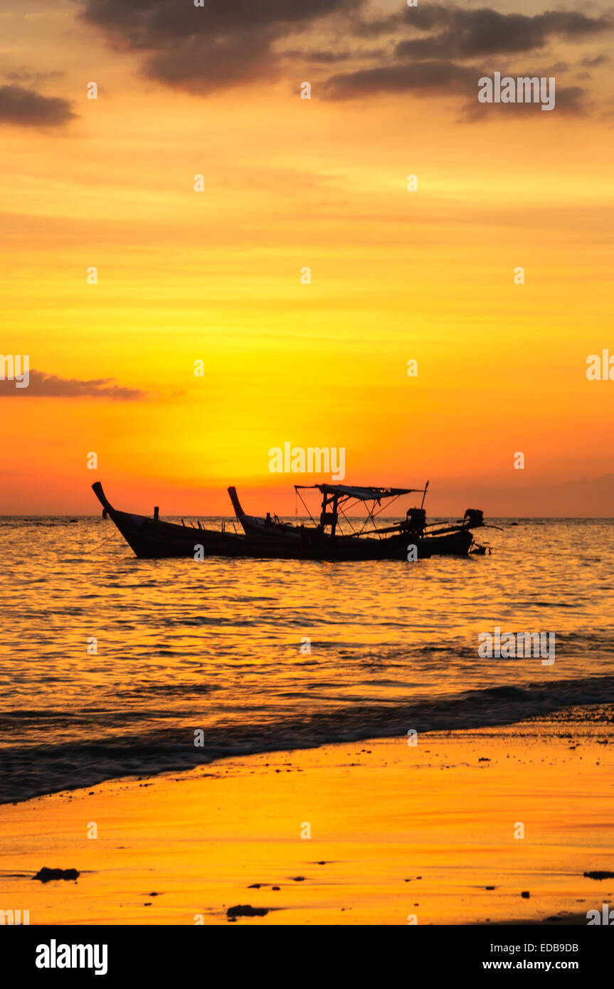 Silhouette boat at beach and sunset Stock Photo - Alamy