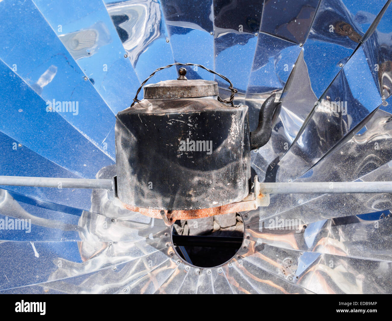 Solar cooker hires stock photography and images Alamy