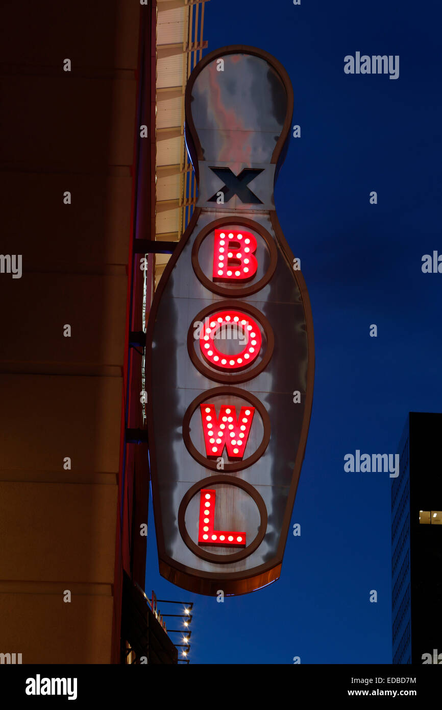 Bowling pin hires stock photography and images Alamy
