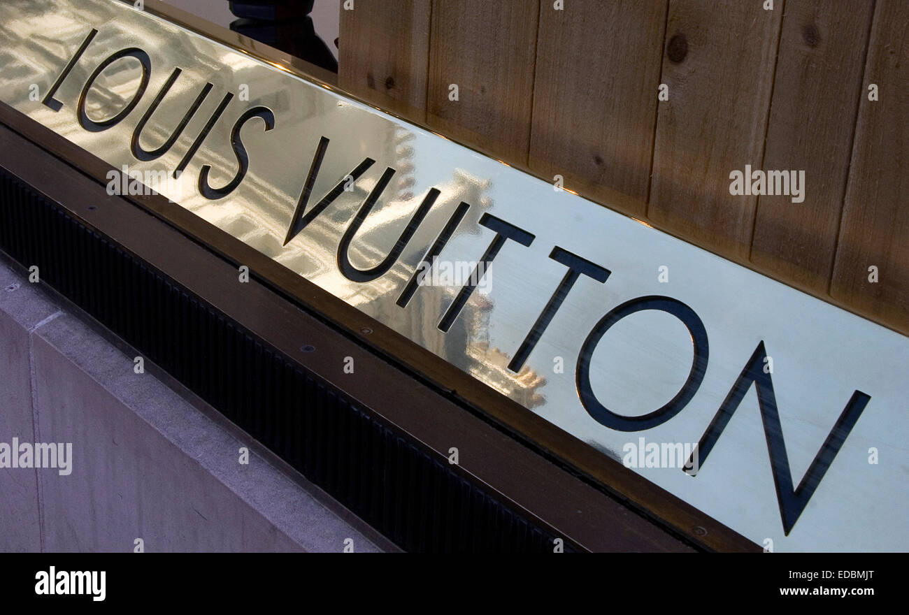 Check out this conceptual Louis Vuitton “Art of Living” gallery