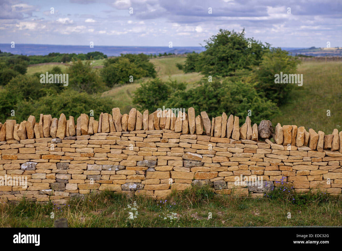 A dry stone wall in the English countryside Stock Photo - Alamy