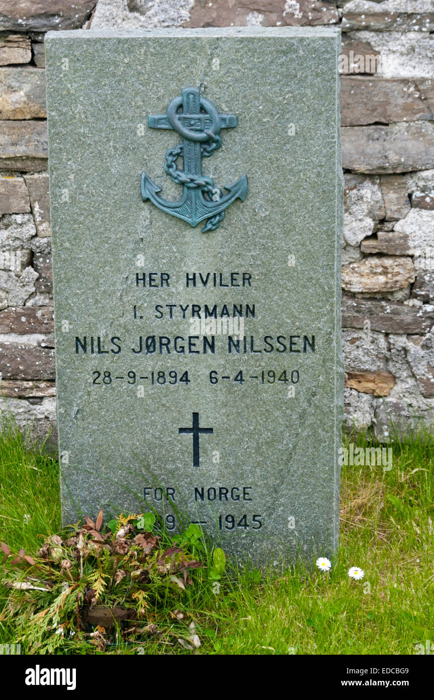 Grave of Norwegian sailor in Old Pierowall Churchyard on Westray, Orkney.  SEE DESCRIPTION FOR DETAILS. Stock Photo