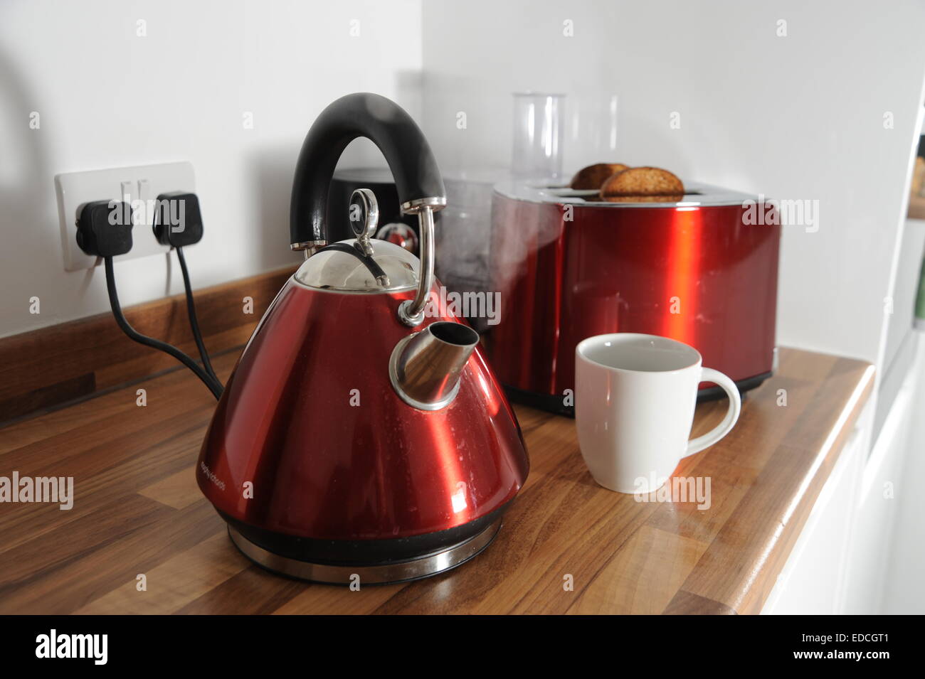 https://c8.alamy.com/comp/EDCGT1/kettle-boiling-with-steam-and-toaster-cooking-toast-behind-in-kitchen-EDCGT1.jpg