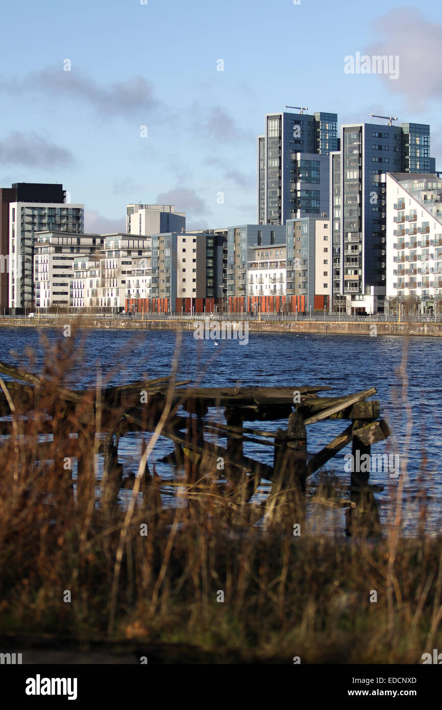 Glasgow Harbour riverside apartments on River Clyde Stock Photo Alamy
