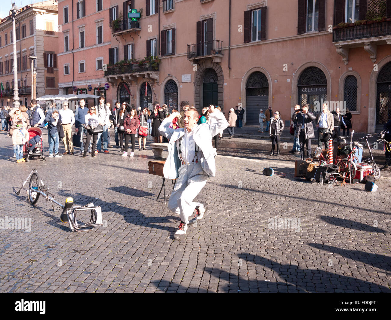 Rome piazza navona street entertainer hi-res stock photography and ...