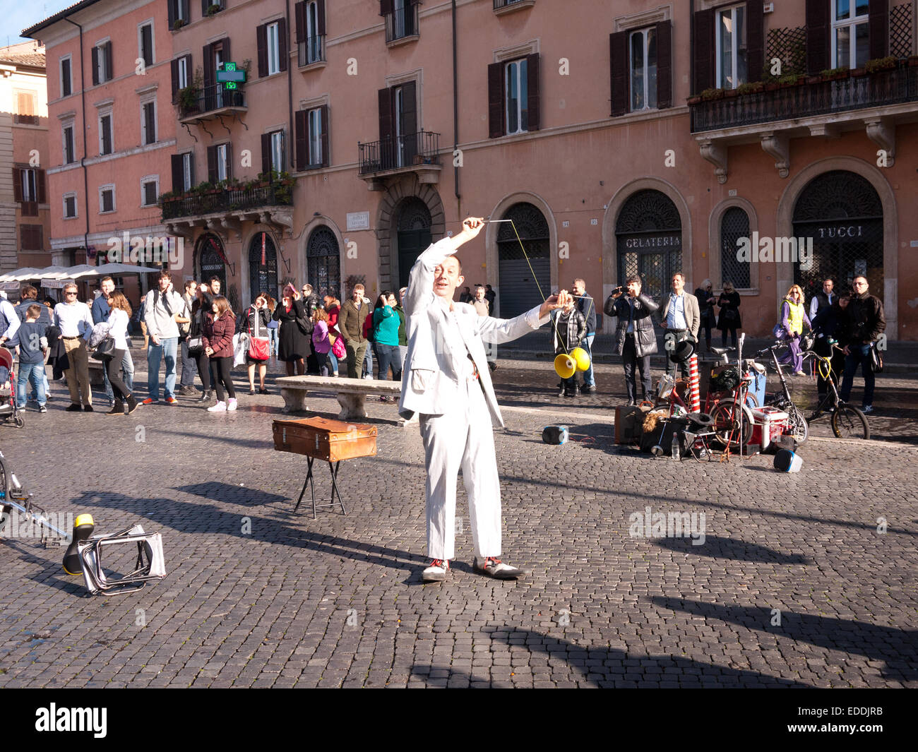 Rome piazza navona street entertainer hi-res stock photography and ...