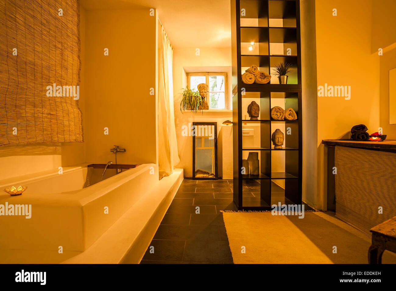 Comfortable bathroom Stock Photo Alamy