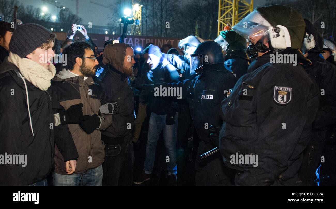 Berlin, Germany. 5th Jan, 2015. Riot police and demonstrators face each other during a rally of protestors against the right-wing populist group 'Baergida' (Patriotic Berliners Against the Islamization of the West), in Berlin. The so-called Pegida group (Patriotic Europeans Against the Islamization of the West) has been staging rallys against the alleged alienation of Germany by foreigners in various city across the country for weeks ongoing. Several organisation have announced to organise counter rallys in protest of Pegida in Berlin. Photo: Bernd von Jutrczenka/dpa/Alamy Live News Stock Photo
