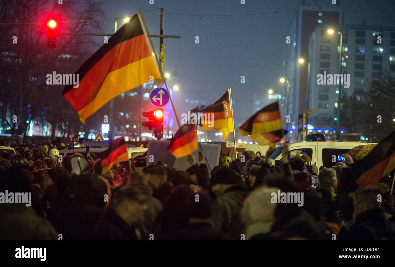 Berlin, Germany. 5th Jan, 2015. Supporters of the right-wing populist group 'Baergida' (Patriotic Berliners Against the Islamization of the West), take part in a rally in Berlin, Germany, 5 January 2015. The so-called Pegida group (Patriotic Europeans Against the Islamization of the West) has been staging rallys against the alleged alienation of Germany by foreigners in various city across the country for weeks ongoing. Several organisation have announced to organise counter rallys in protest of Pegida in Berlin. Photo: Bernd von Jutrczenka/dpa/Alamy Live News Stock Photo