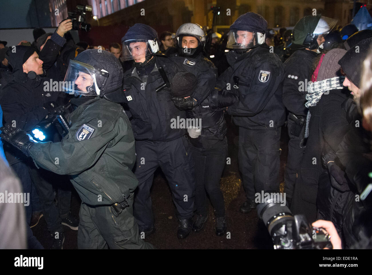 Berlin, Germany. 5th Jan, 2015. Riot police take action during a rally of supporters of the right-wing populist group 'Baergida' (Patriotic Berliners Against the Islamization of the West), in Berlin, Germany, 5 January 2015. The so-called Pegida group (Patriotic Europeans Against the Islamization of the West) has been staging rallys against the alleged alienation of Germany by foreigners in various city across the country for weeks ongoing. Several organisation have announced to organise counter rallys in protest of Pegida in Berlin. Photo: Bernd von Jutrczenka/dpa/Alamy Live News Stock Photo