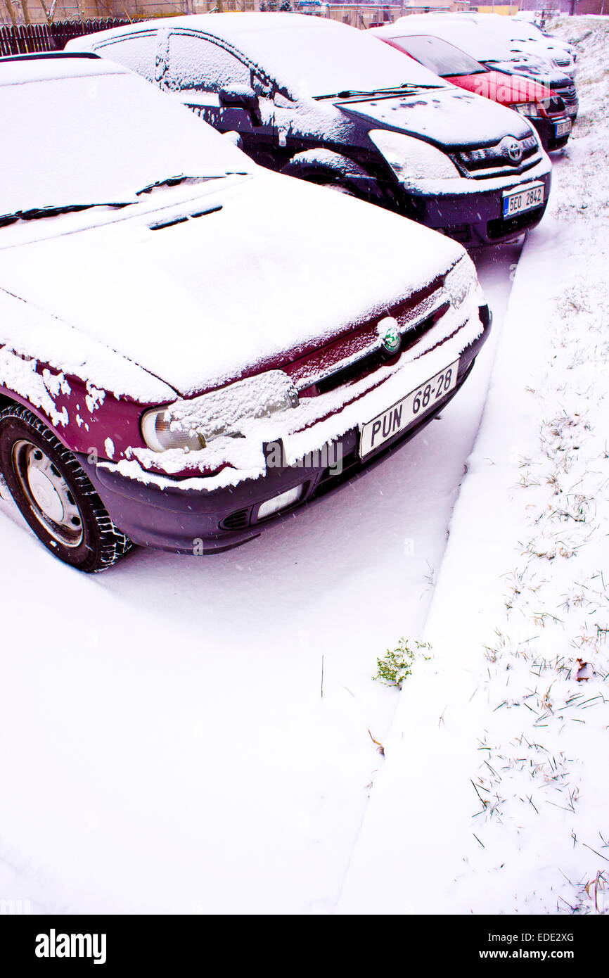 parked cars covered with snow Stock Photo - Alamy