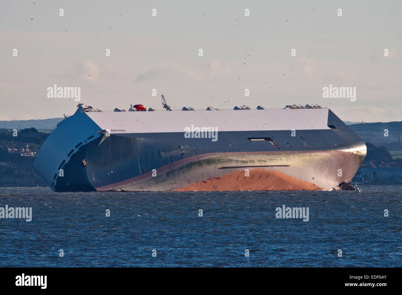 Solent, Hampshire, UK. 6th January, 2015. Hoegh Osaka Car Transporter Ship run aground in the Solent, Hampshire, England - awaiting salvage plans - 06Jan15 Credit:  Krys Bailey/Alamy Live News Stock Photo