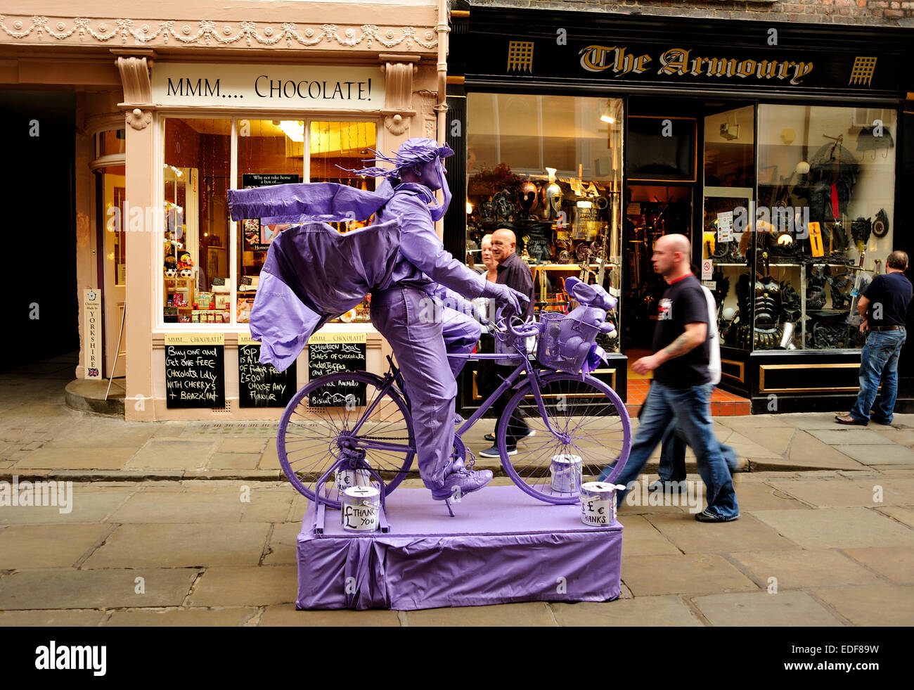 HUMAN STATUE IN YORK CITY CENTRE YORKSHIRE ENGLAND UK Stock Photo