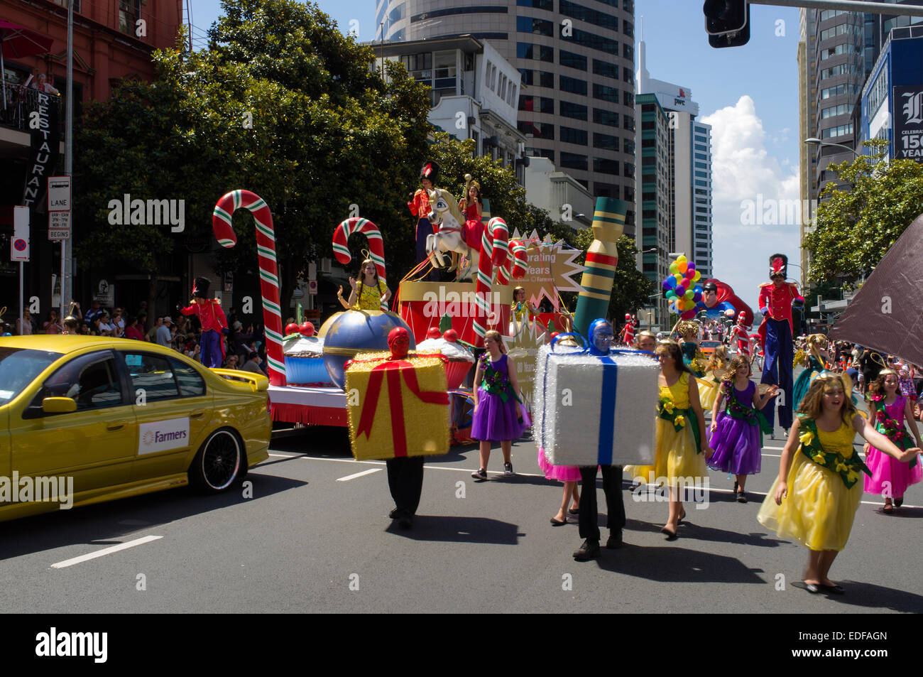 Watching carnival floats hires stock photography and images Alamy