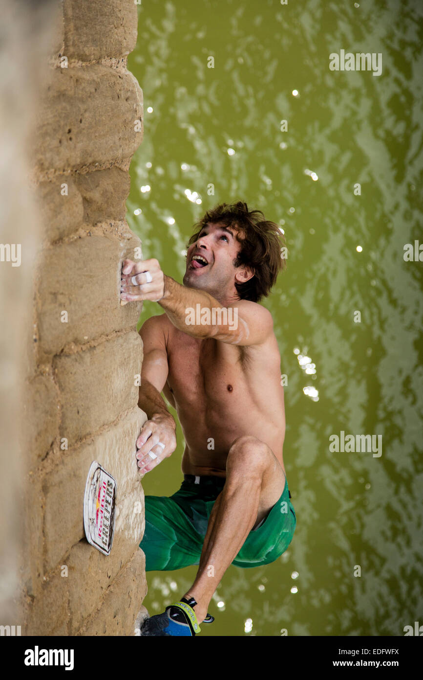 Climbing to the top of the bridge hi-res stock photography and images ...