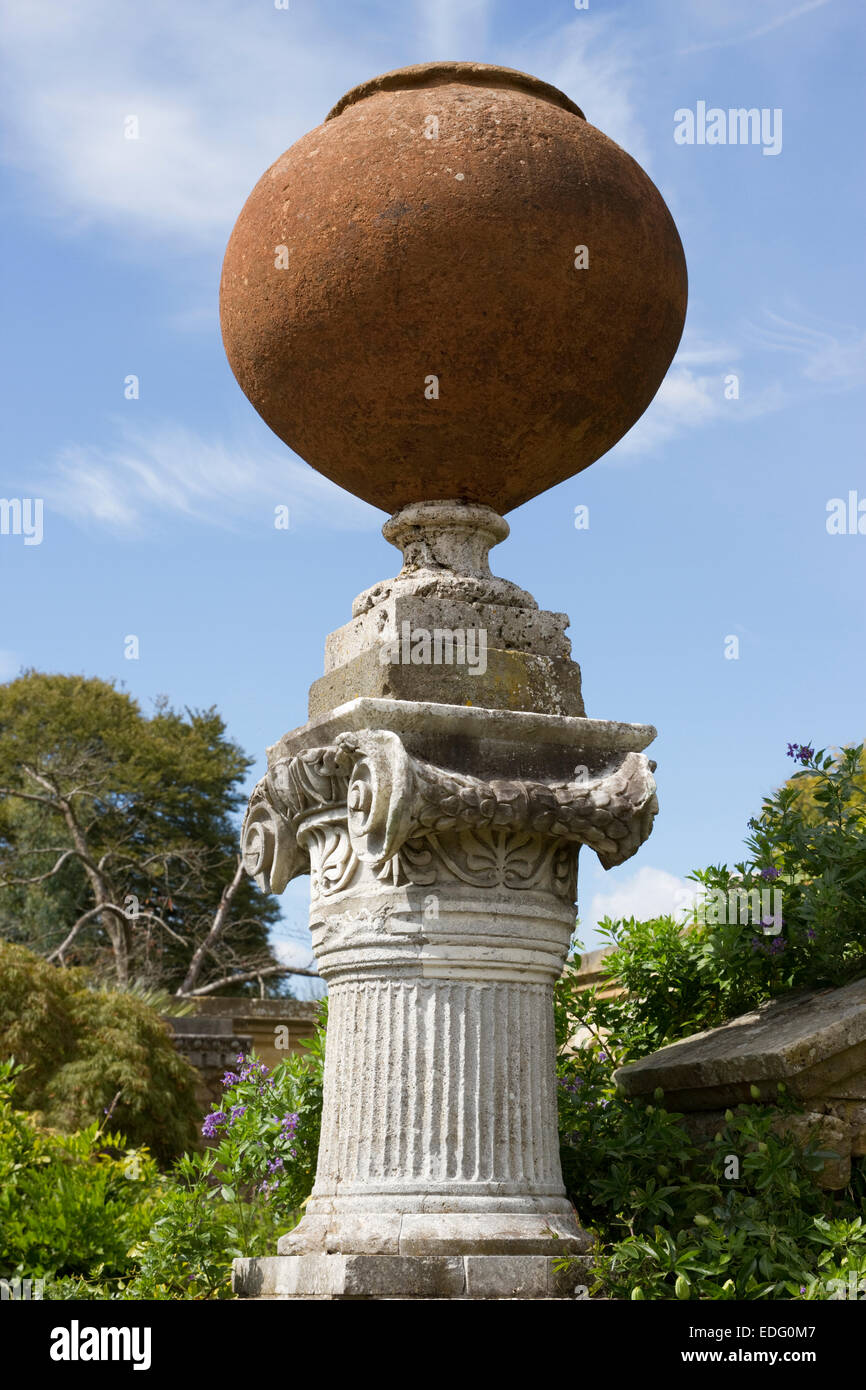 Stone statue in Hever Castle garden, Kent, England Stock Photo Alamy