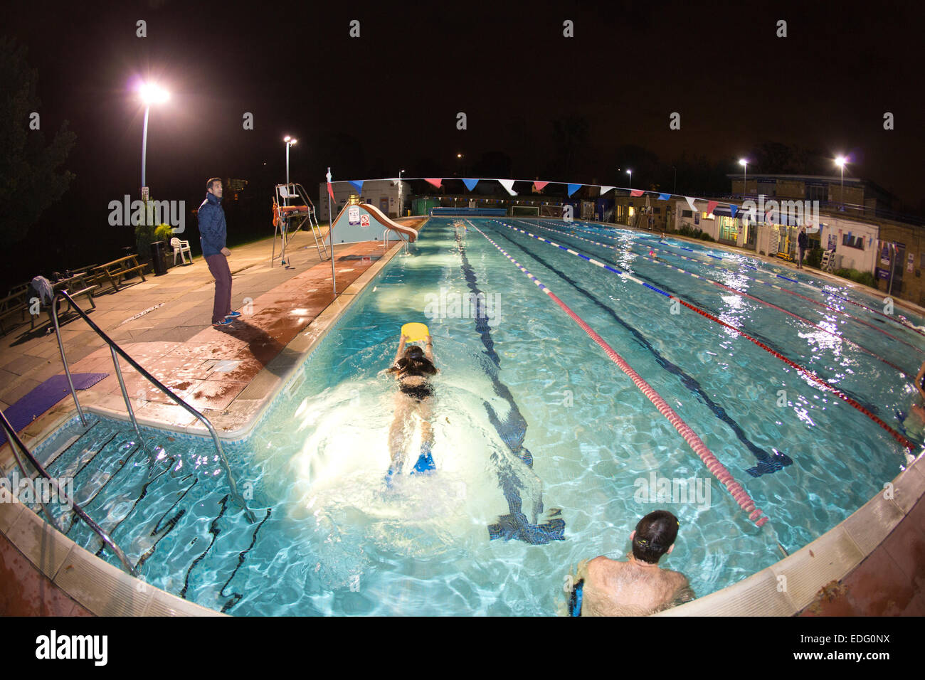 Evening swimming lessons outdoors at Hampton Pool, Middlesex, England, UK Stock Photo