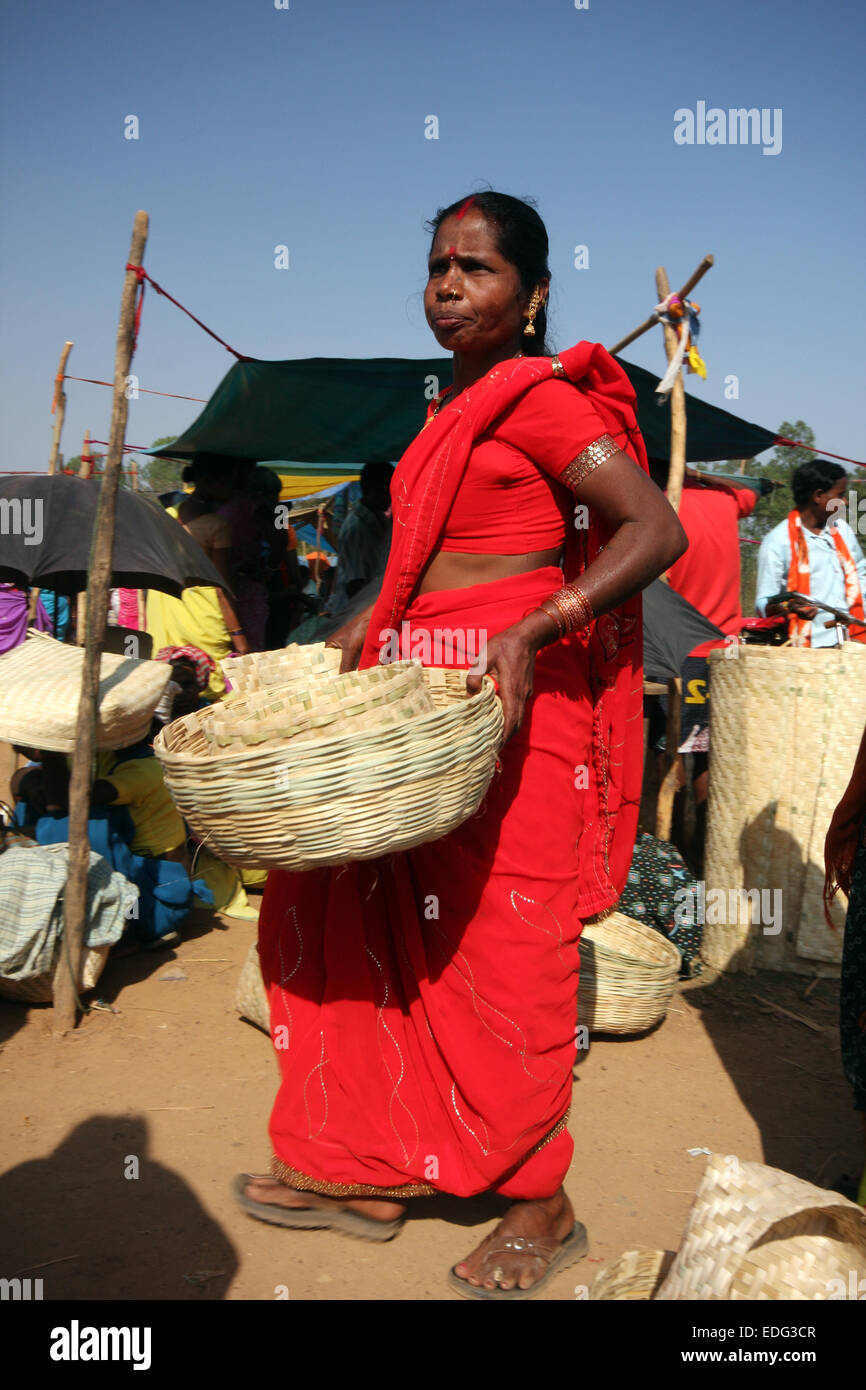 Adivasi woman in Tokapal market, Chhattisgarh, Madyha Pradesh, India Stock Photo