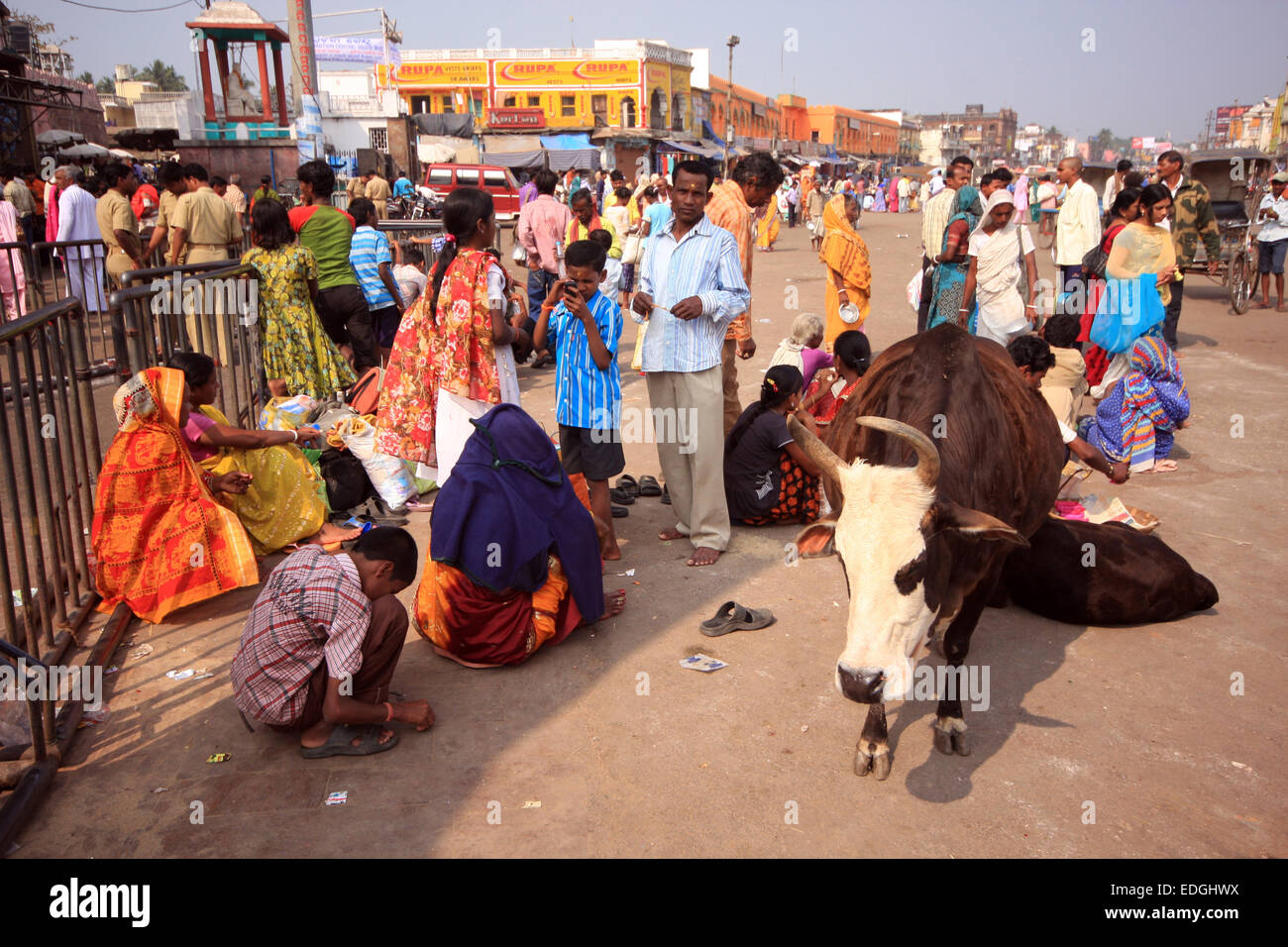 Pilgrims outside the eastern entrance to the Jagannath Temple, Puri, India Stock Photo