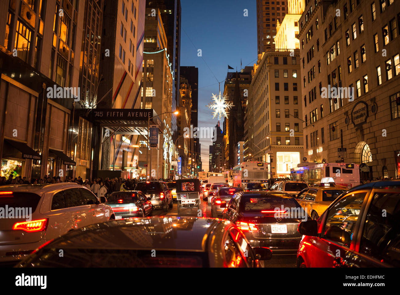 Traffic on Fifth Avenue between Christmas and New Year's Eve Stock Photo