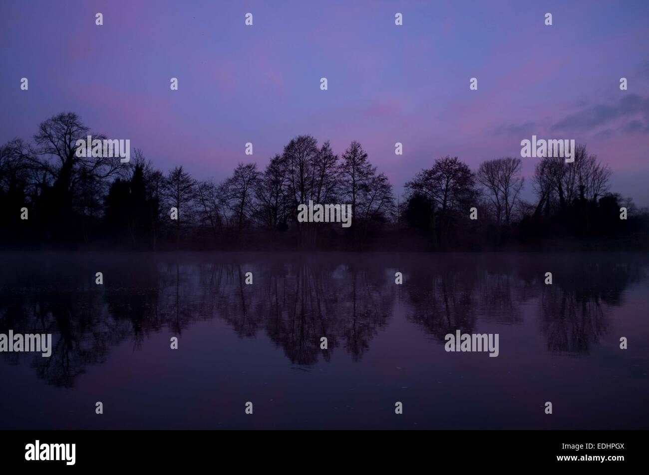 Bray, Berkshire, UK. 07th Jan, 2015. The clear UK weather paved the way for a beautiful sunrise. Misty morning on the River Thames at Bray, Berkshire Credit:  Andrew Spiers/Alamy Live News Stock Photo