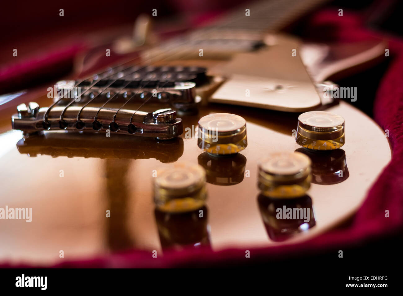 Closeup of tone knobs and volume of an electric guitar Stock Photo Alamy