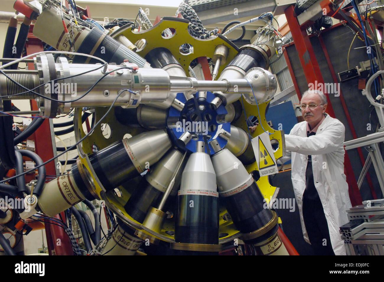 Tandem accelerator hires stock photography and images Alamy