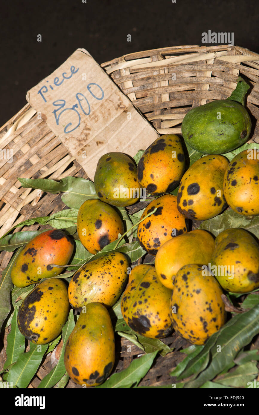 Mauritius, Quatre Bornes, Market, fruit stall, ripe mangoes for sale at