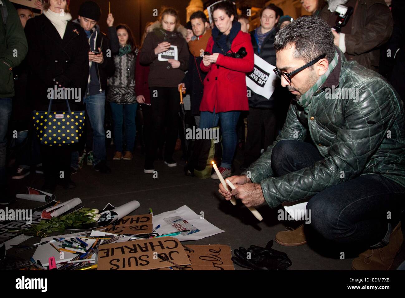 London, UK. 7th January, 2015. A vigil was held in London tonight, and in other cities around the world, in support of the victims of the attack at French magazine Charlie Hebdo in which 12 people were killed. Credit:  nelson pereira/Alamy Live News Stock Photo