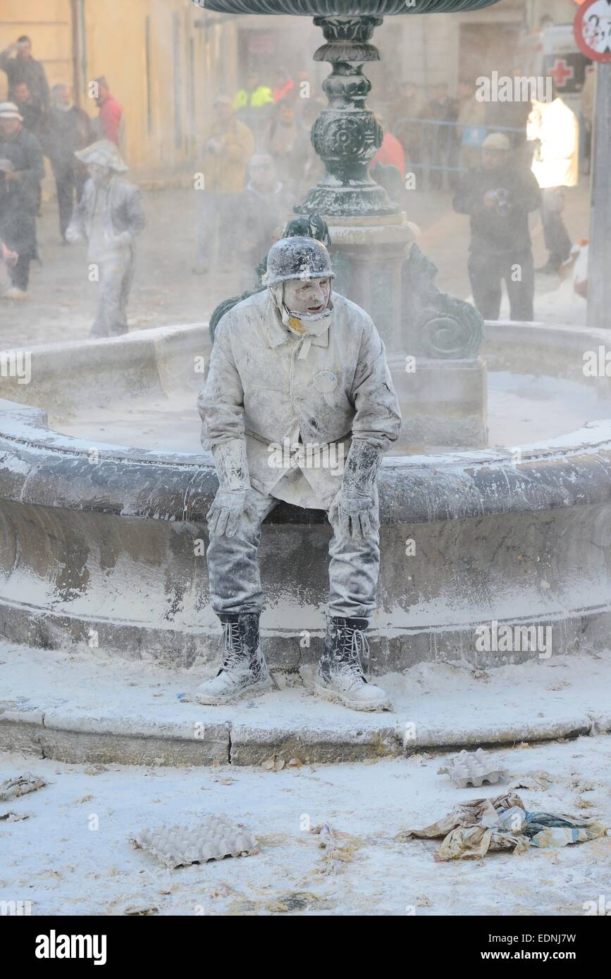 Els Enfarinats flour fight, rebels, armed with flour, eggs and firecrackers, take over the regiment of the city for one day Stock Photo