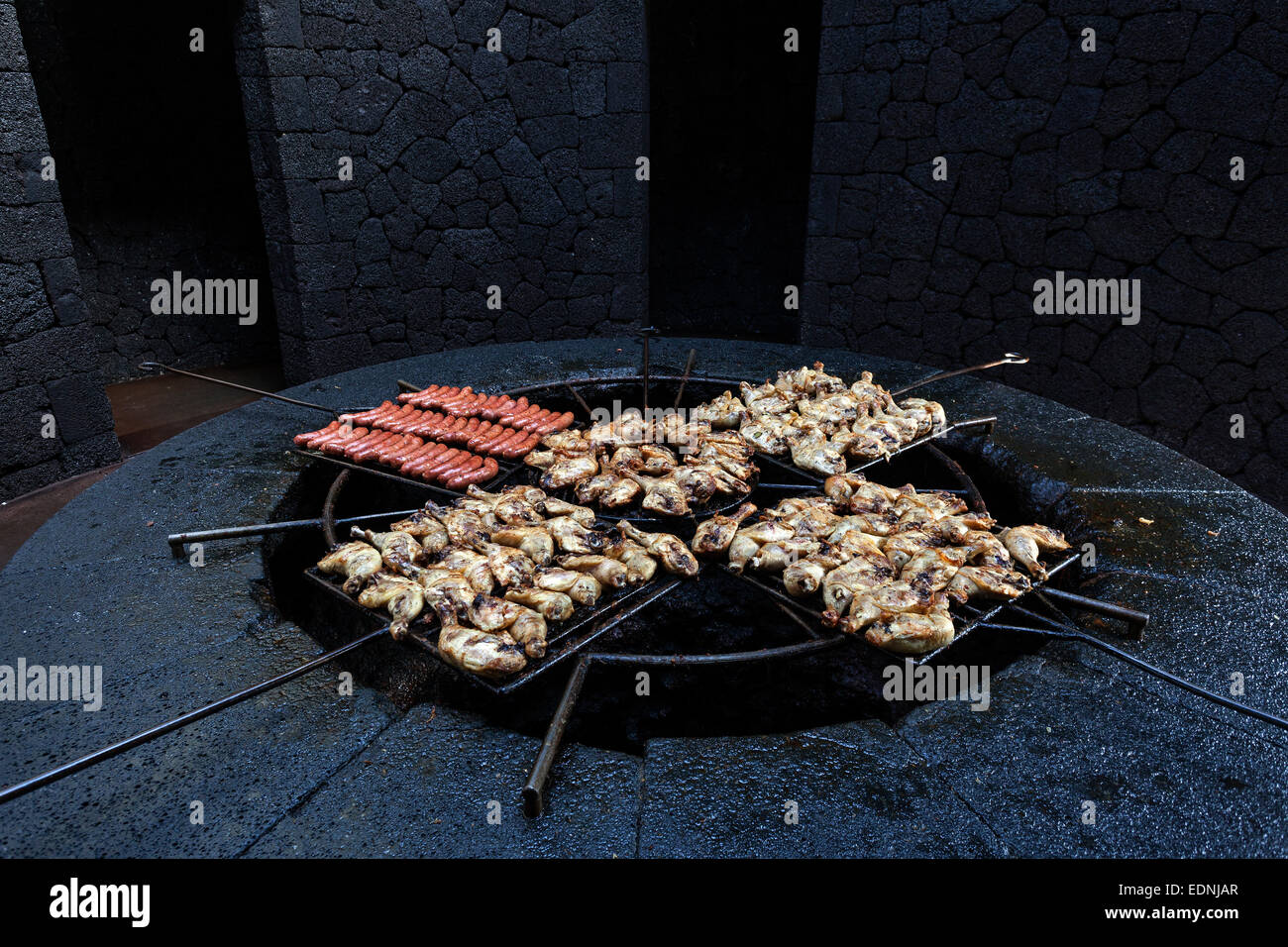Volcano grill, lava barbecue at the El Diabolo restaurant, Lanzarote,  Canary Islands, Spain Stock Photo - Alamy