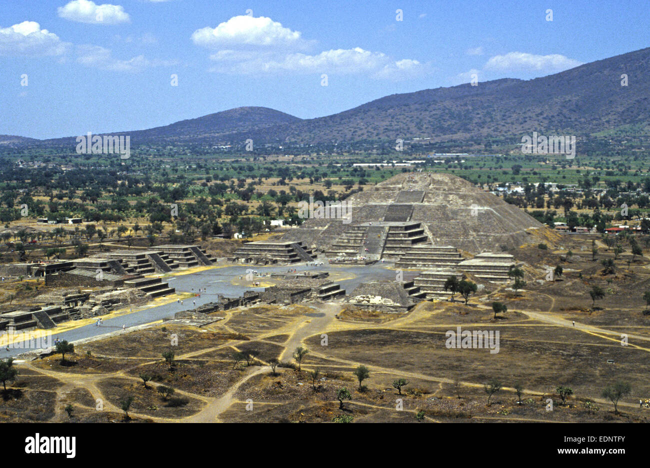 Mexico - Teotihuacan - the Avenue of The Dead stretches out towards the Pyramid of The Moon (centre of image).  The holy city of Teotihuacan ('the place where the gods were created') is situated some 50 km north-east of Mexico City. Built between the 1st and 7th centuries A.D., it is characterized by the vast size of its monuments – in particular, the Temple of Quetzalcoatl and the Pyramids of the Sun and the Moon, laid out on geometric and symbolic principles. As one of the most powerful cultural centres in Mesoamerica, Teotihuacan extended its cultural and artistic influence throughout the r Stock Photo