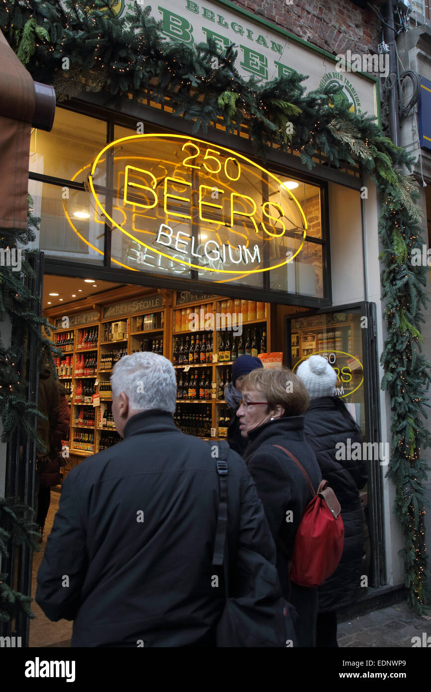 belgium beer shop in brussels Stock Photo Alamy