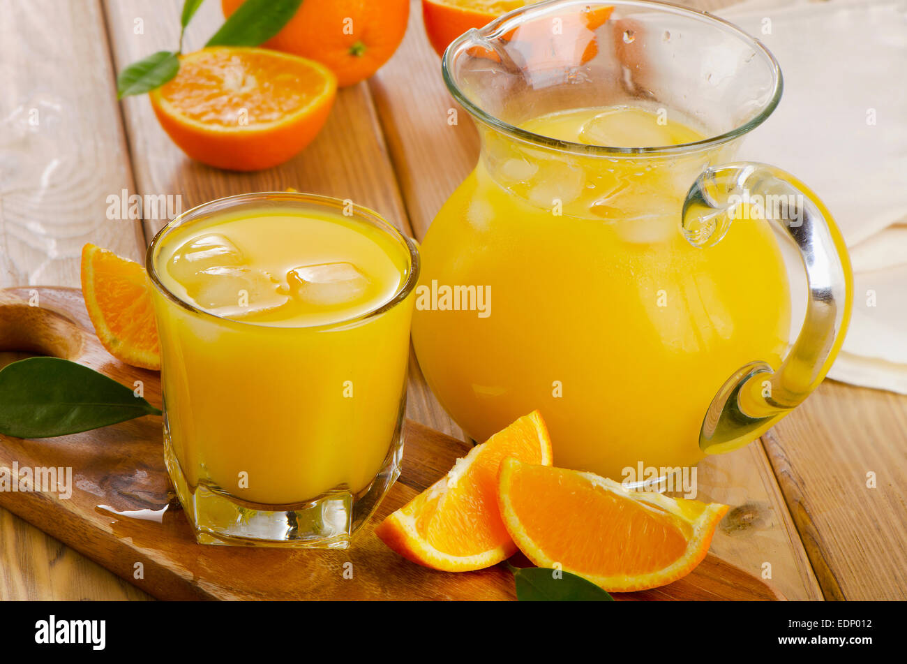 https://c8.alamy.com/comp/EDP012/glass-and-jug-of-orange-juice-with-sliced-orange-selective-focus-EDP012.jpg