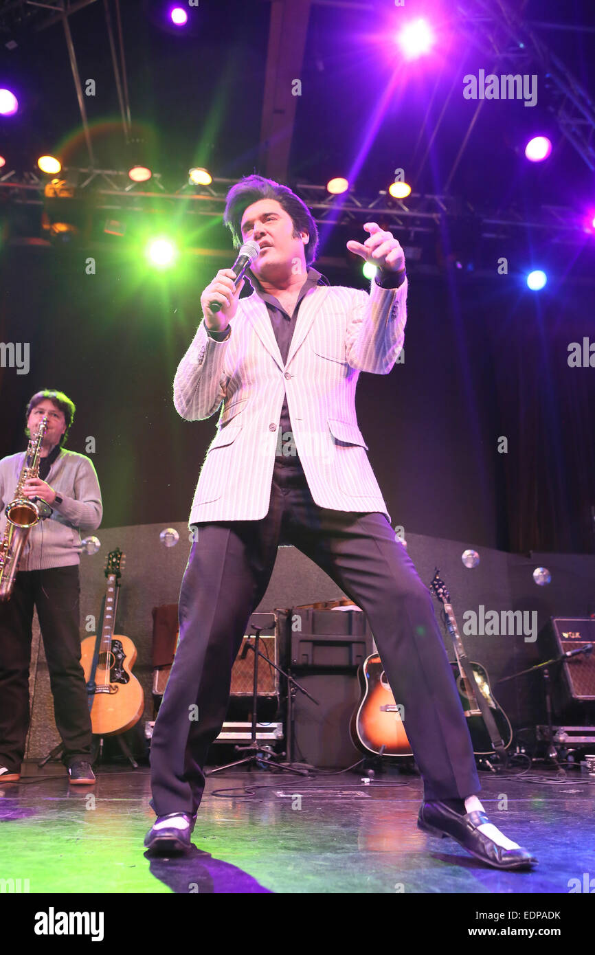 Berlin, Germany. 7th Jan, 2015. Grahame Patrick from Ireland performs as Elvis Presley during a rehearsal for the musical 'Elvis - The Musical' in Berlin, Germany, 7 January 2015. Patrick is performing as an Elvis doppelgaenger at the Hotel Estrel in Berlin because of Elvis's birthday on 8 January 2015. Credit:  dpa picture alliance/Alamy Live News Stock Photo
