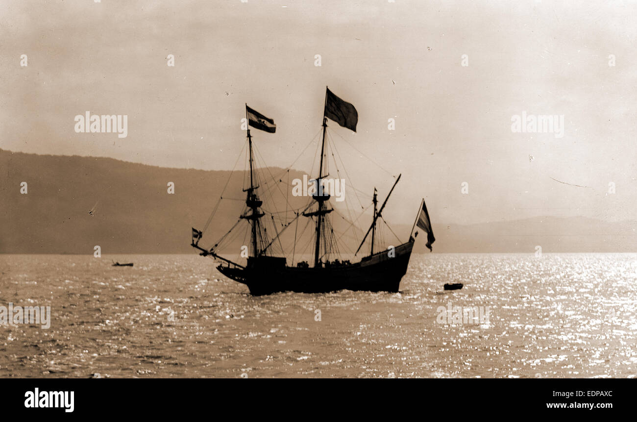 Hudson's Half Moon on Hudson, Half Moon (Ship : Replica), Hudson-Fulton Celebration, 1909, Ships, Naval parades & ceremonies Stock Photo