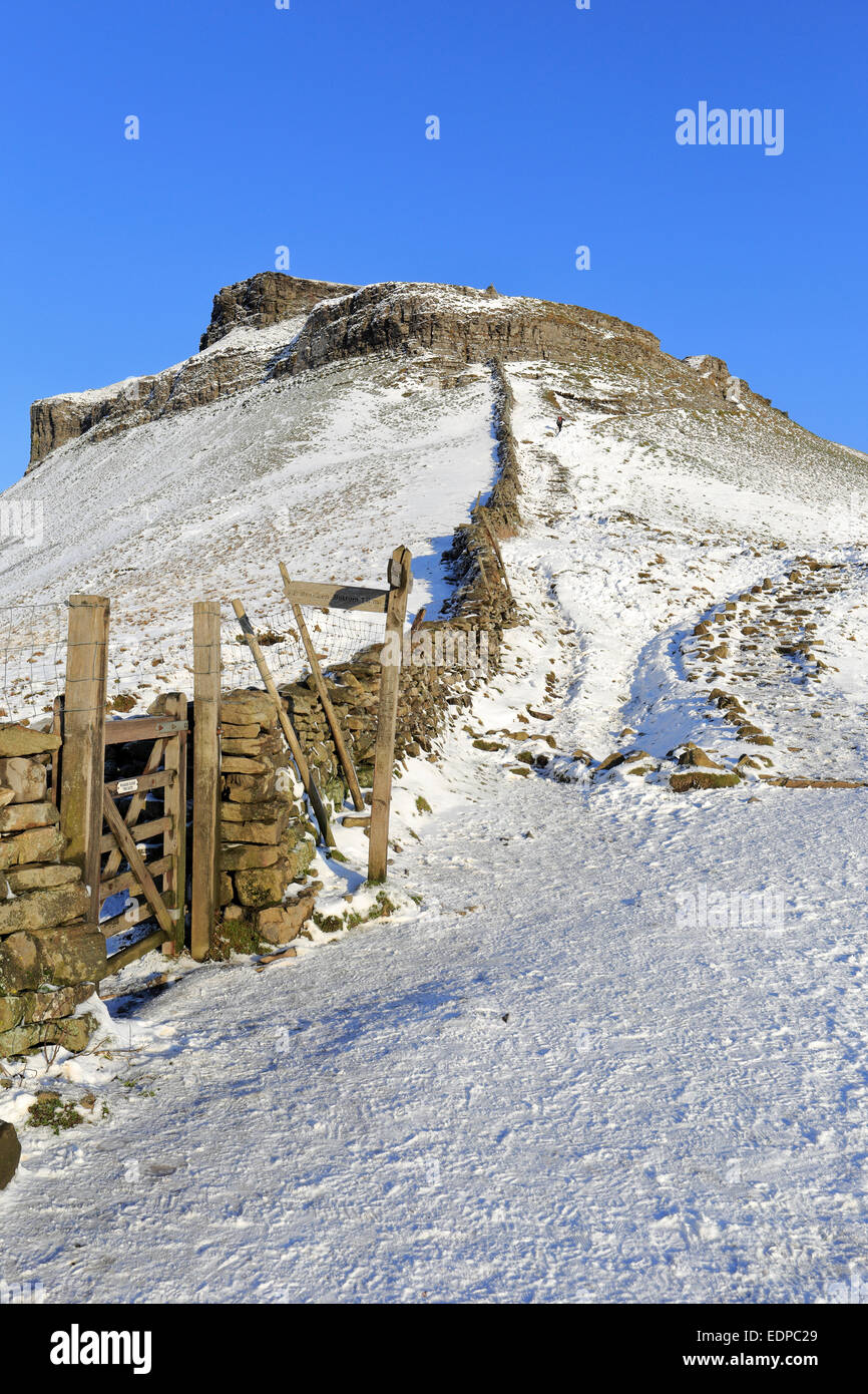 Snowy Pen-y-ghent on the Pennine Way, Yorkshire Dales National Park, North Yorkshire, England, UK. Stock Photo