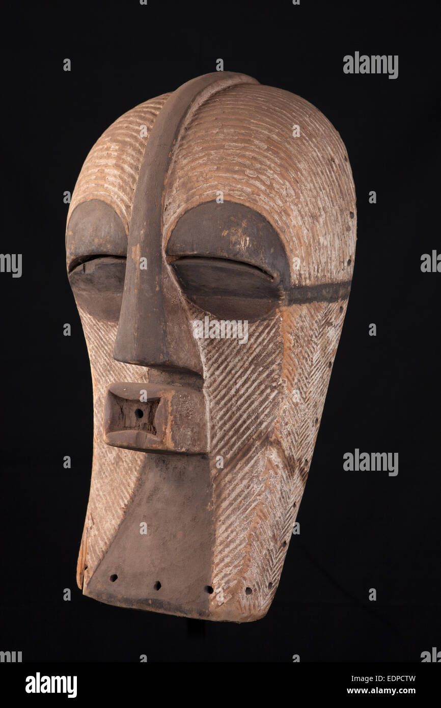 African mask from congo hires stock photography and images Alamy