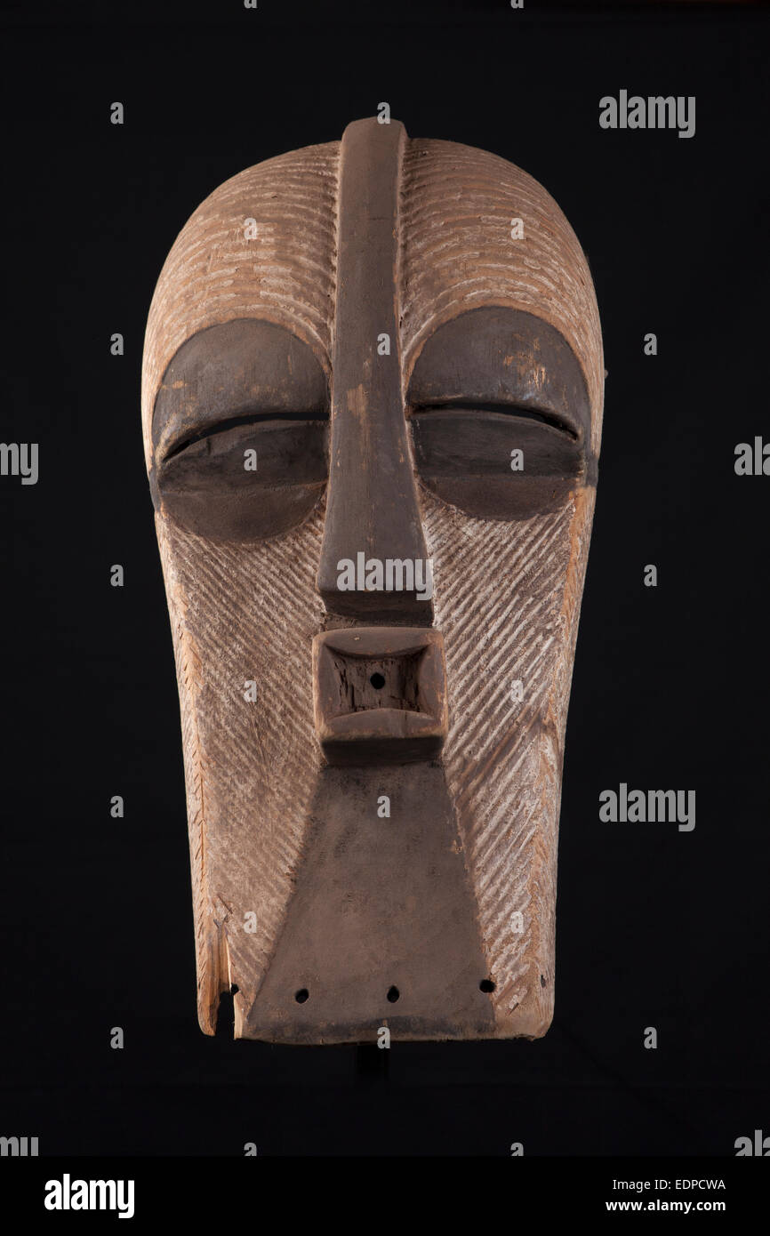 African mask from congo hi-res stock photography and images - Alamy
