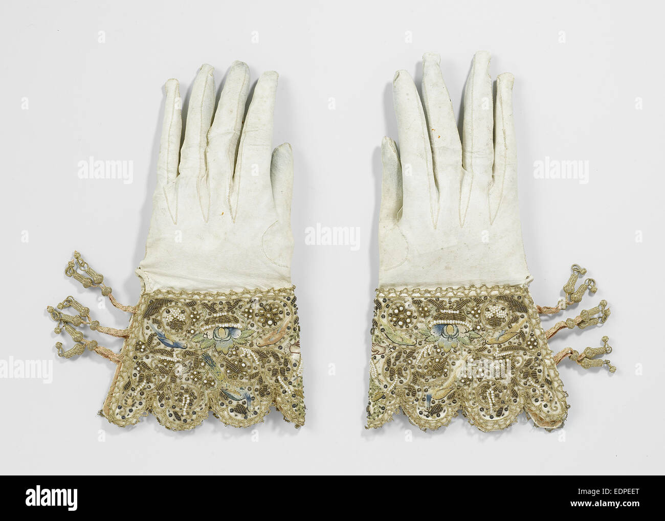 Wedding gloves hi-res stock photography and images - Alamy