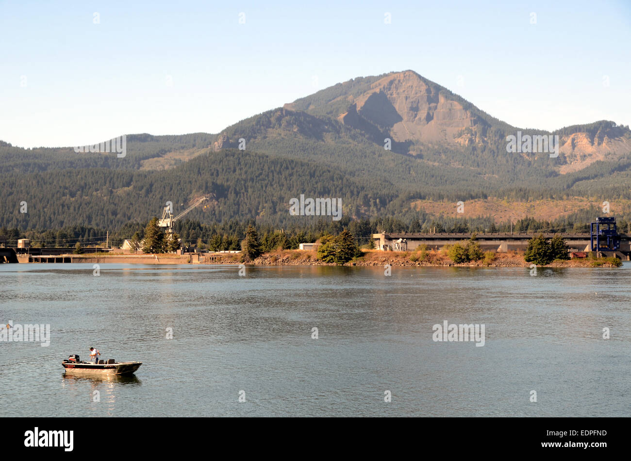 Fishing columbia river hires stock photography and images Alamy