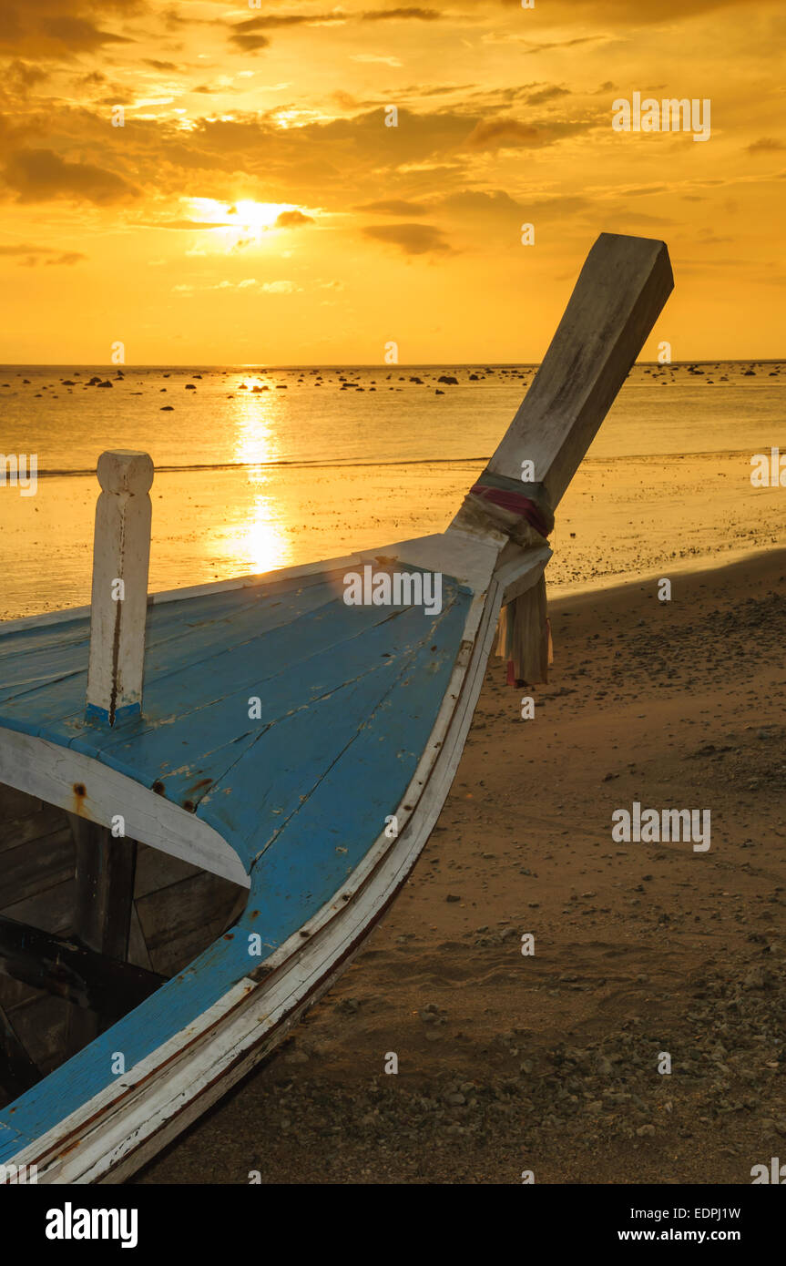 Silhouette boat at beach and sunset Stock Photo - Alamy