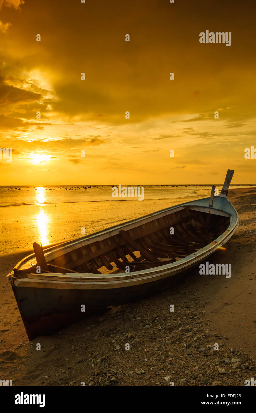 Silhouette boat at beach and sunset Stock Photo - Alamy