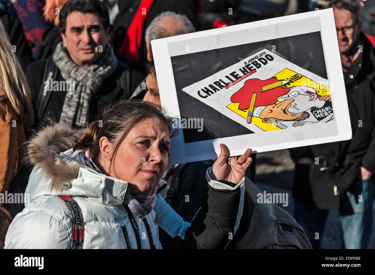 Geneva, Switzerland. 8th January 2015. Swiss journalists, writers and members of International PEN attend a vigil in Geneva's Place de Neuve to show solidarity with the victims of the attack against Charlie Hebdo. Credit:  Alistair Scott/Alamy Live News Stock Photo