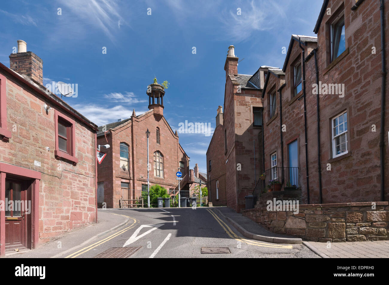 kirriemuir street sandstone angus scotland Stock Photo Alamy